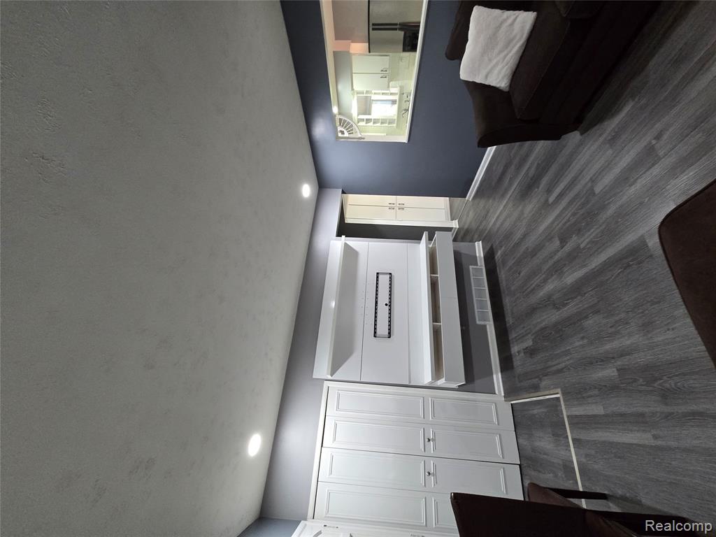 8465 Helen Property Photo 13