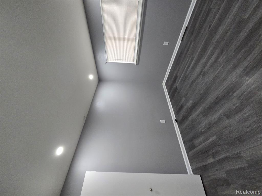 8465 Helen Property Photo 14