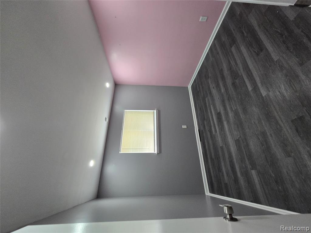 8465 Helen Property Photo 17