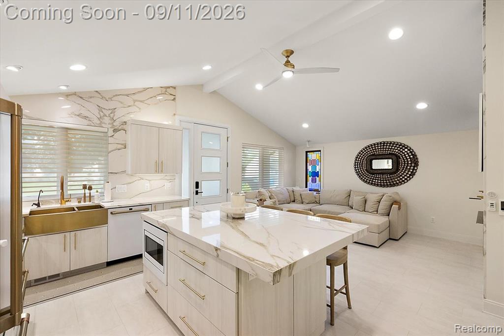 523 Renshaw Street Property Photo 12