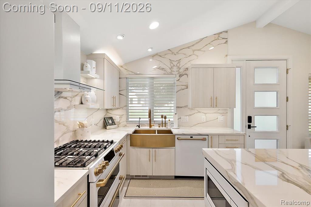523 Renshaw Street Property Photo 13
