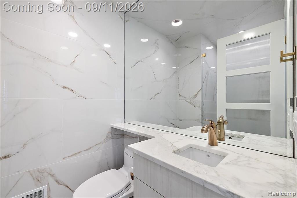 523 Renshaw Street Property Photo 38