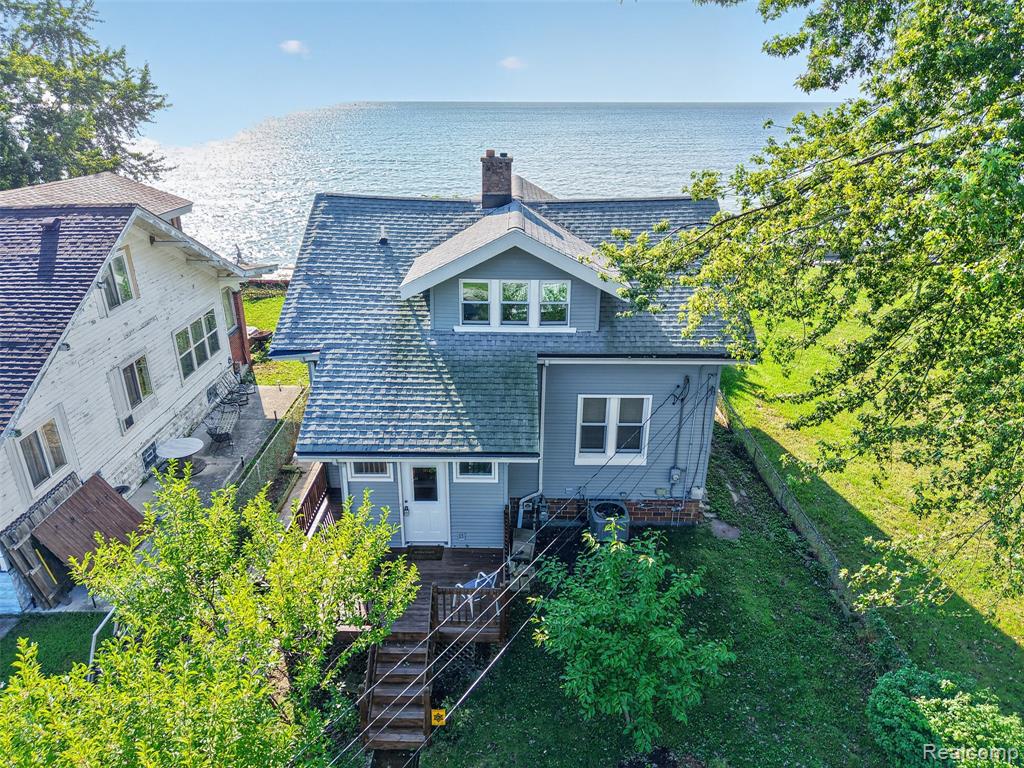 3008 Lakeshore Drive Property Photo 1
