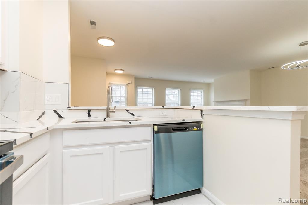 25540 Saint James Property Photo 7