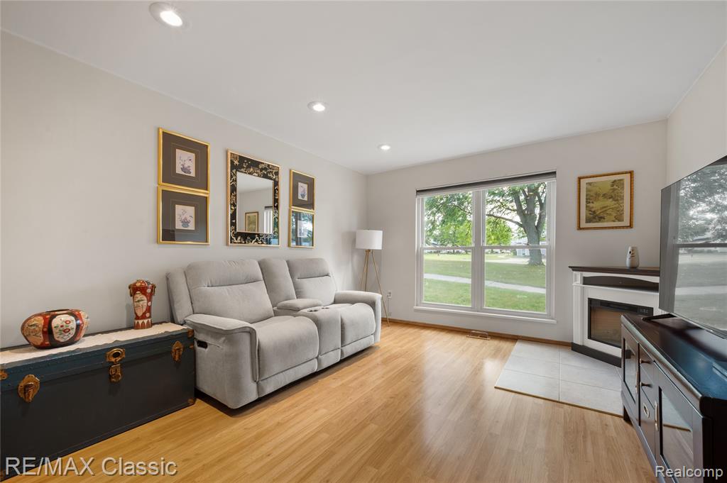 39727 Village Wood Lane Property Photo 3