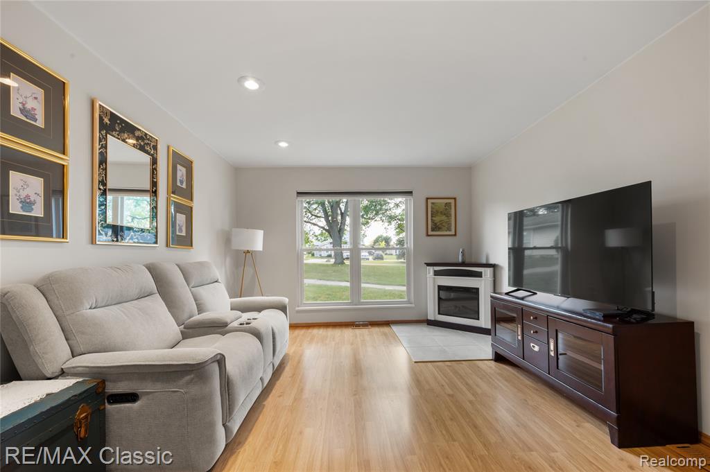 39727 Village Wood Lane Property Photo 4