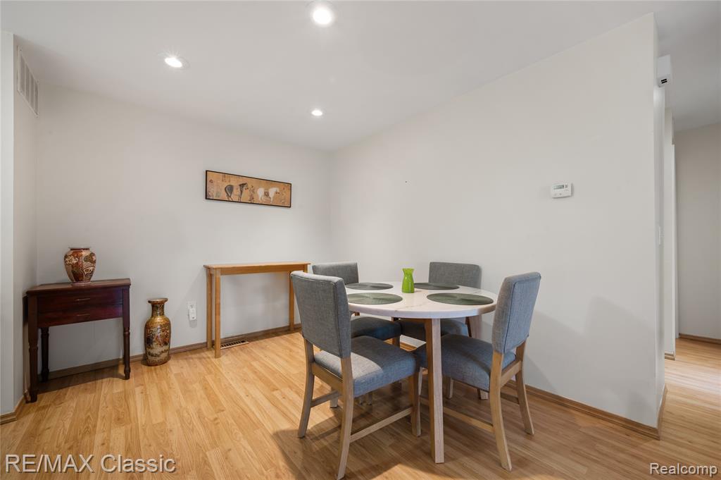39727 Village Wood Lane Property Photo 5