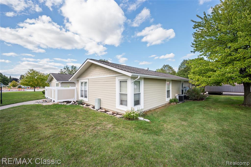 39727 Village Wood Lane Property Photo 17