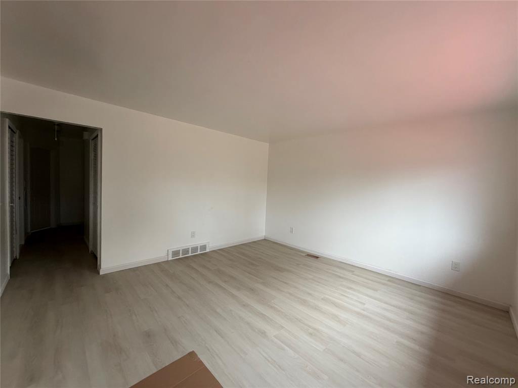 8702 Chalmers Avenue Property Photo 3