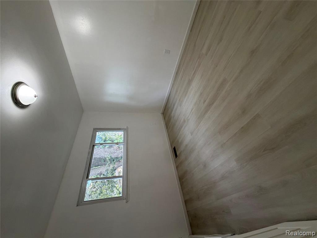 8702 Chalmers Avenue Property Photo 9