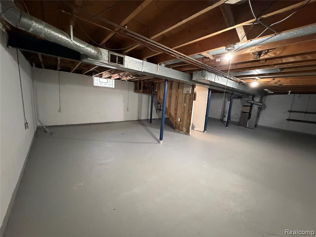 8702 Chalmers Avenue Property Photo 11