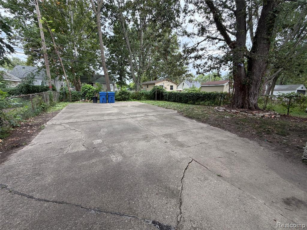 8702 Chalmers Avenue Property Photo 13