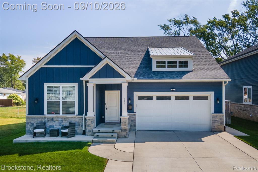 579 S Bywood Avenue Property Photo 1