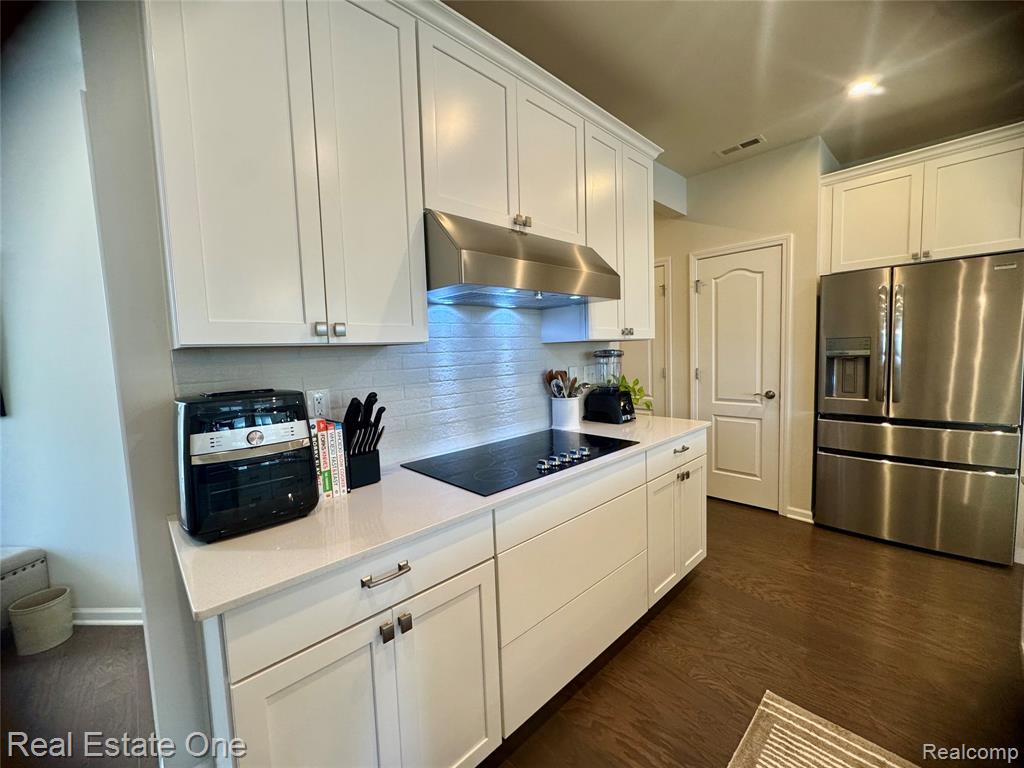297 Strawberry Drive Property Photo 6