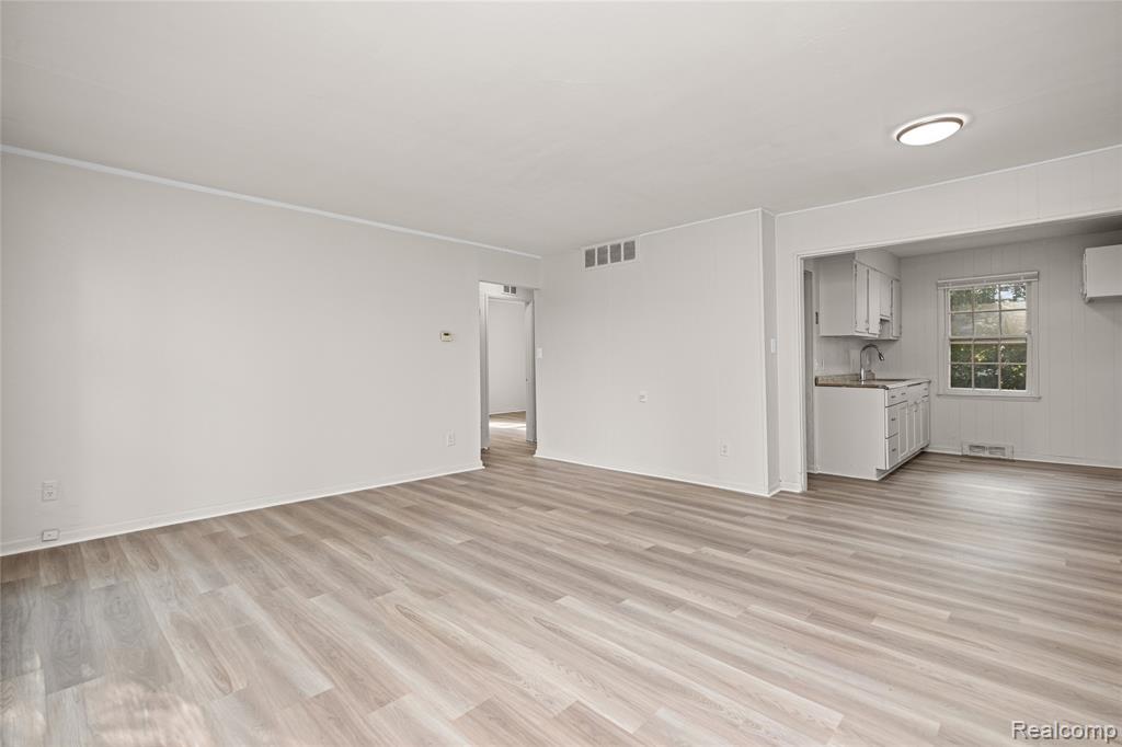 10720 Albany Street Property Photo 5