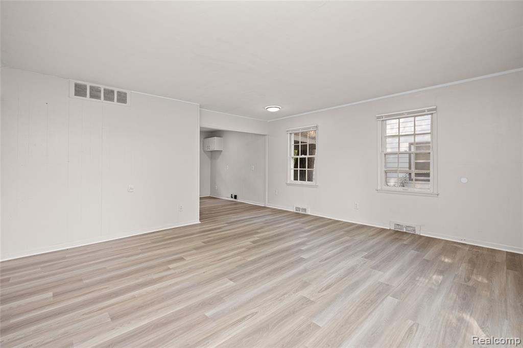 10720 Albany Street Property Photo 7