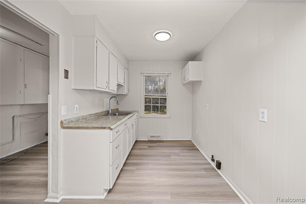 10720 Albany Street Property Photo 10