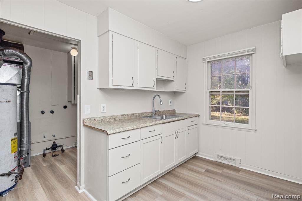 10720 Albany Street Property Photo 11