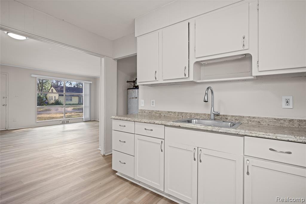 10720 Albany Street Property Photo 14