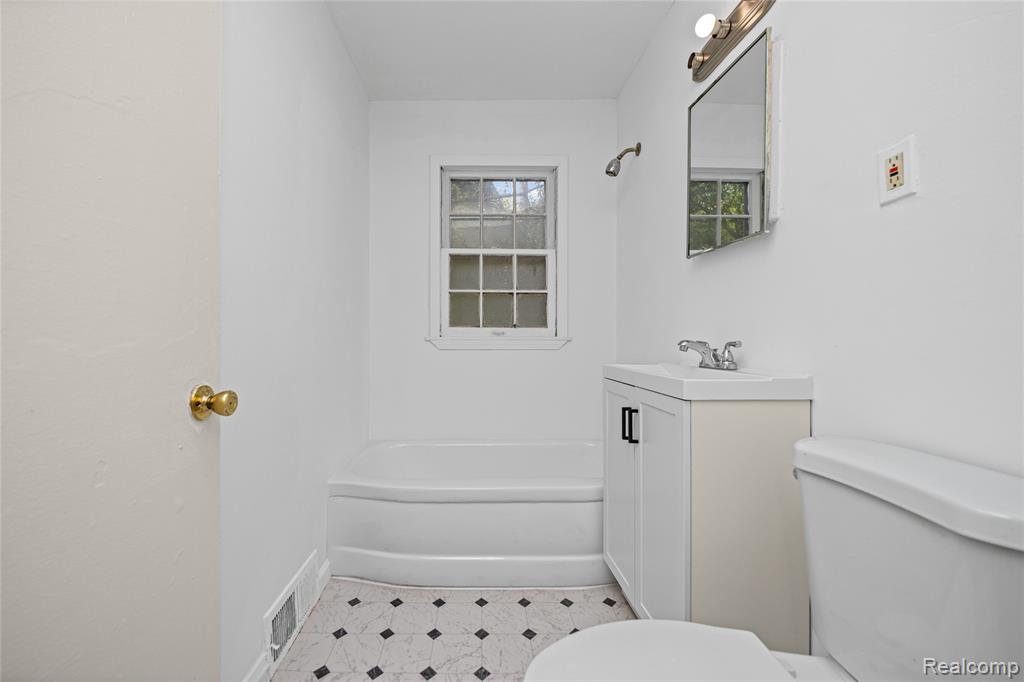 10720 Albany Street Property Photo 17