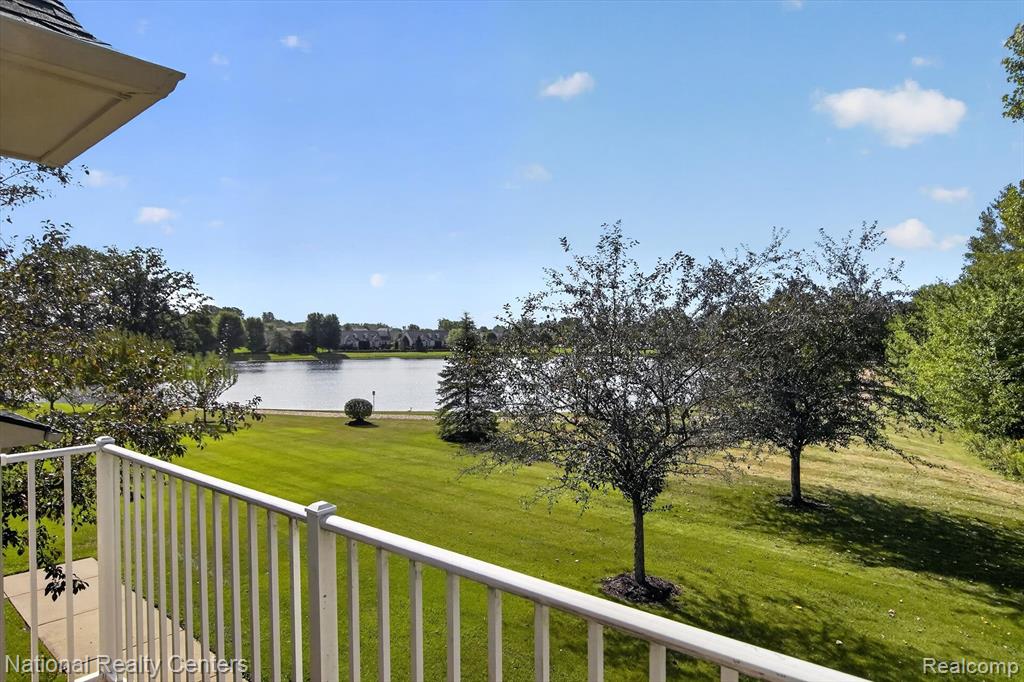 28190 Oakmonte Circle Property Photo 4