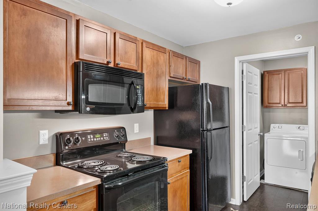 28190 Oakmonte Circle Property Photo 8