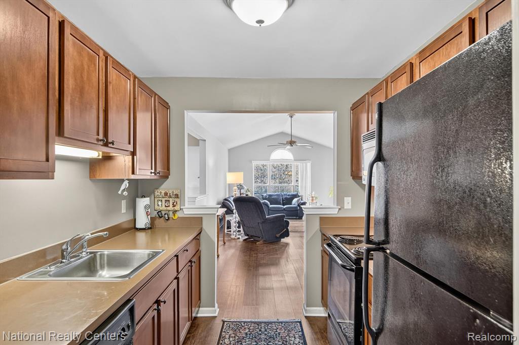 28190 Oakmonte Circle Property Photo 10