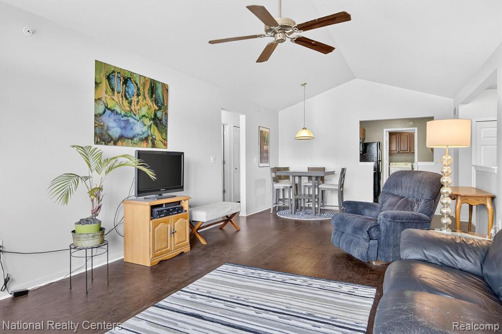 28190 Oakmonte Circle Property Photo 13