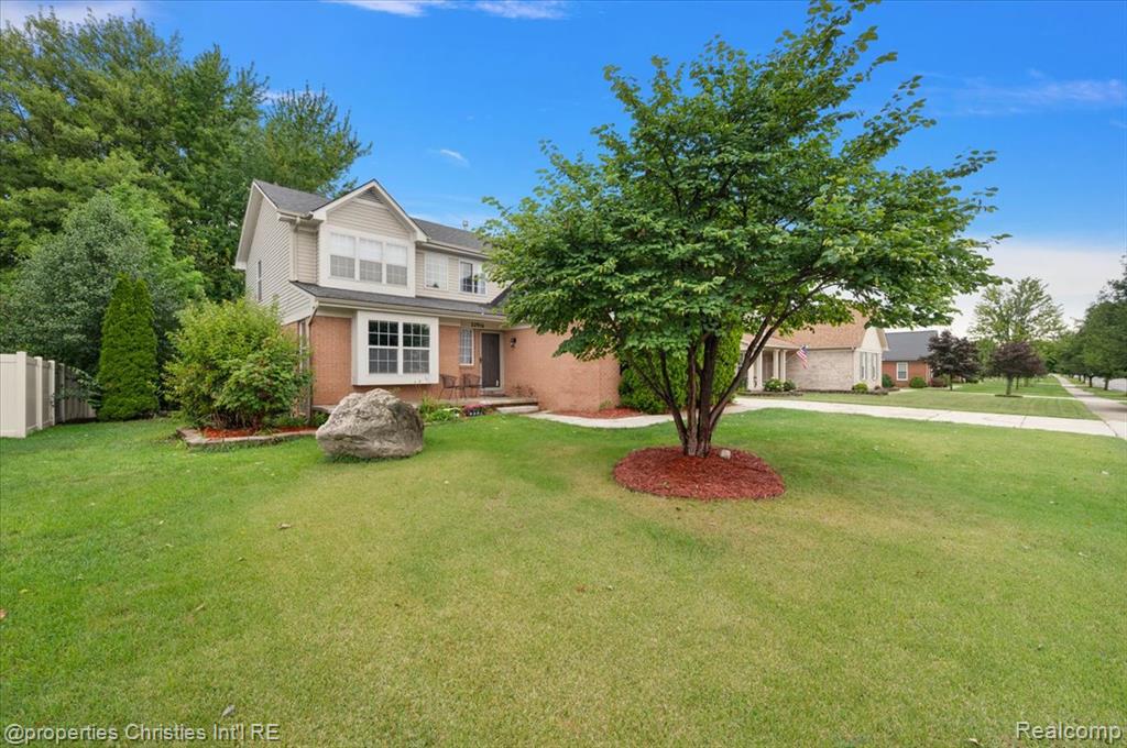 32916 Kelly Boulevard Property Photo 1