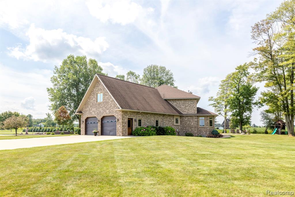 8371 Section Line Road Property Photo 3