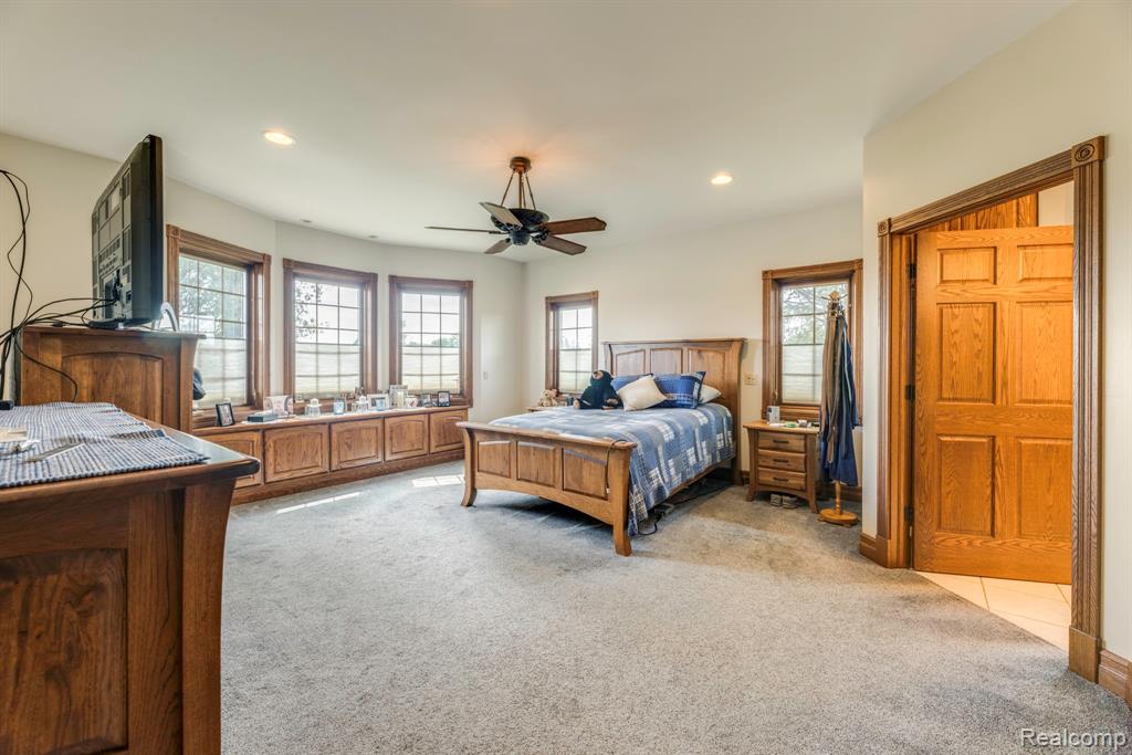 8371 Section Line Road Property Photo 4