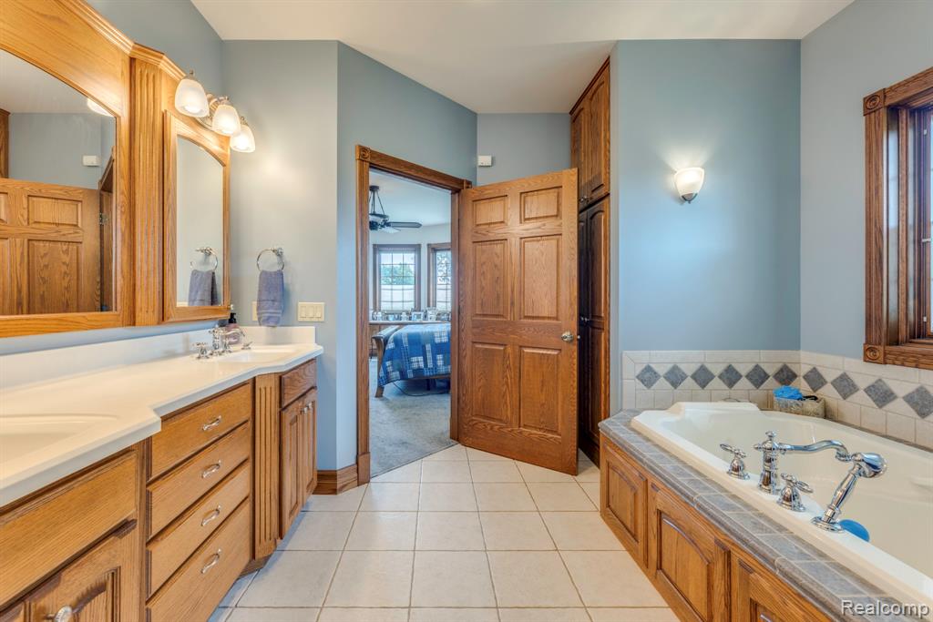 8371 Section Line Road Property Photo 5