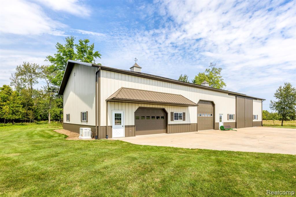 8371 Section Line Road Property Photo 23