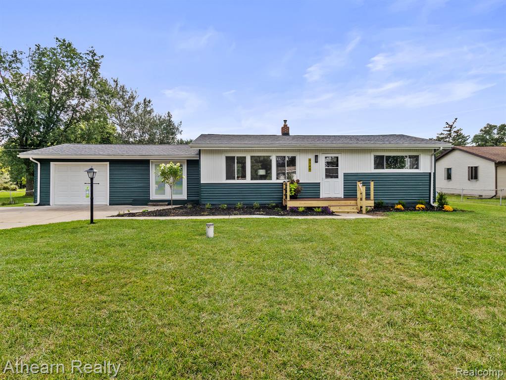 6146 Sun Valley Drive Property Photo 1