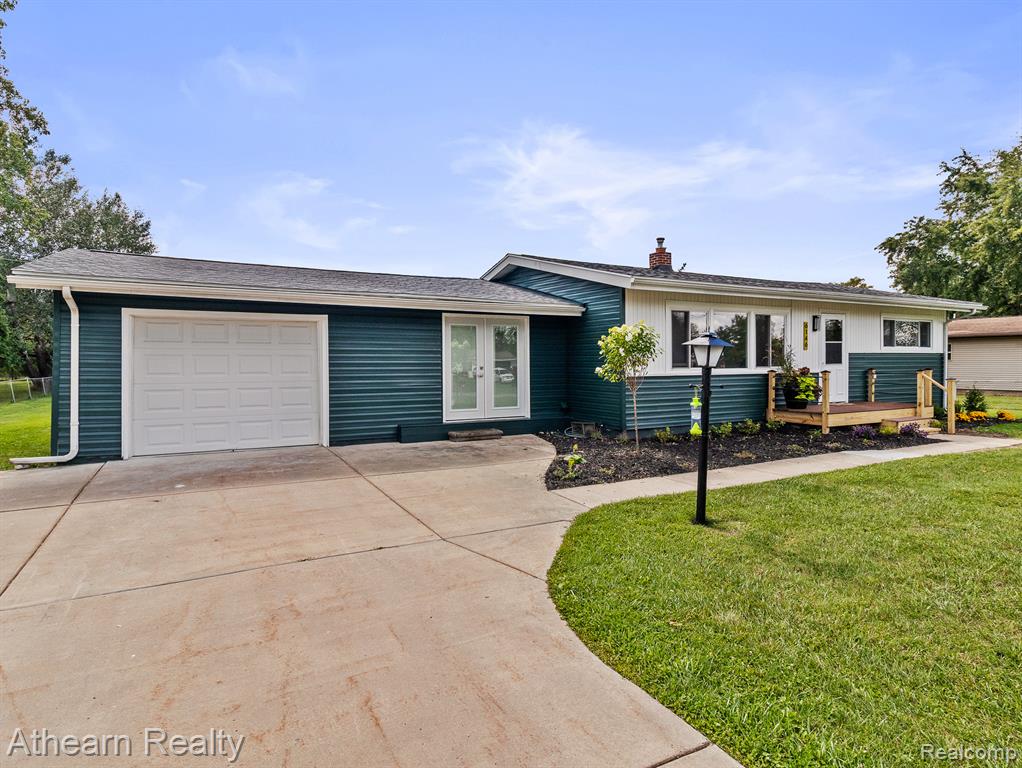 6146 Sun Valley Drive Property Photo 2