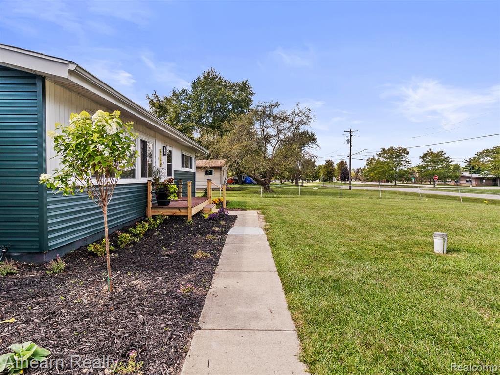 6146 Sun Valley Drive Property Photo 4