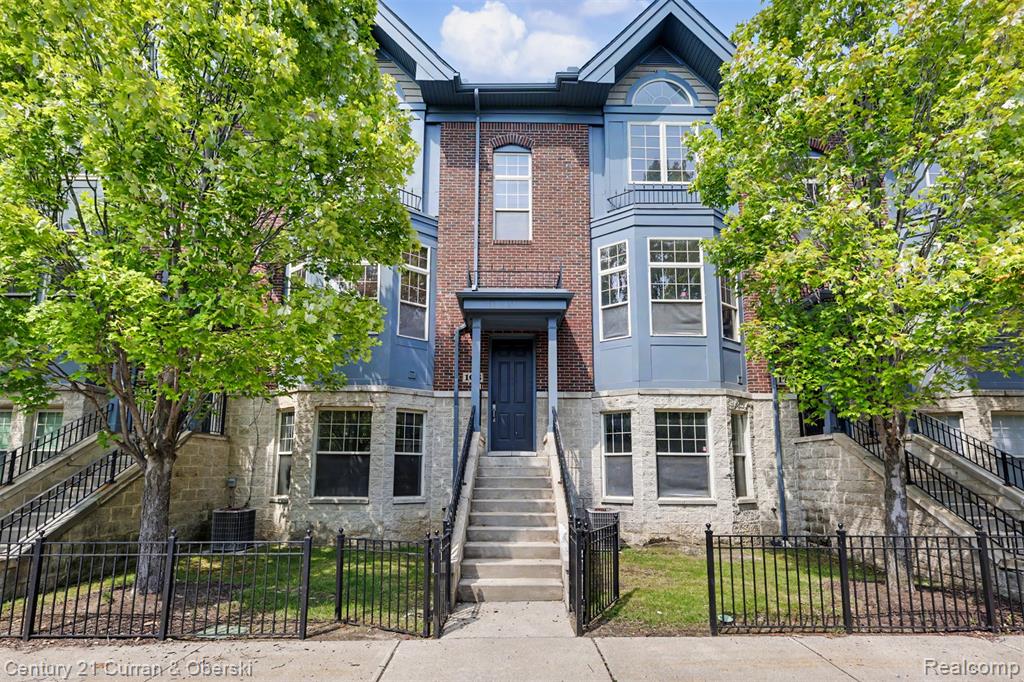 108 Adelaide Street Property Photo 1