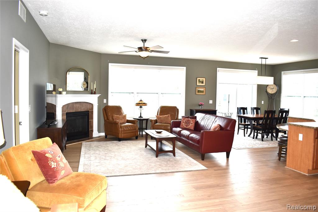 1281 Cambridge Circle Property Photo 16