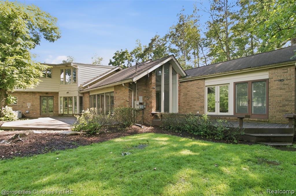 25310 Canterbury Road Property Photo 5
