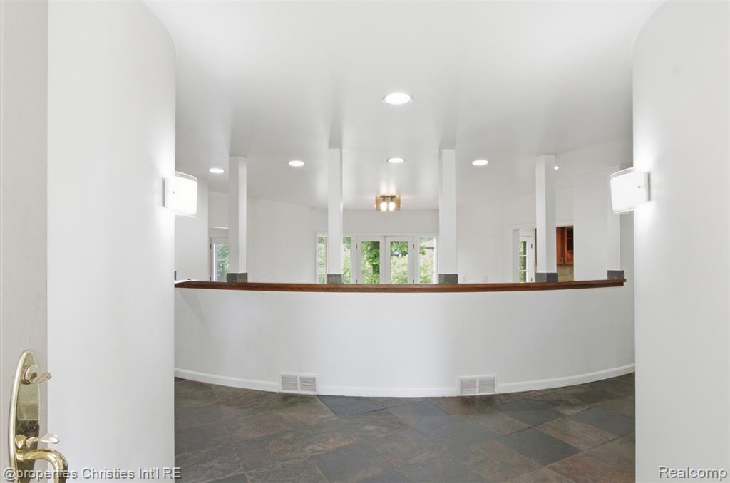 25310 Canterbury Road Property Photo 6