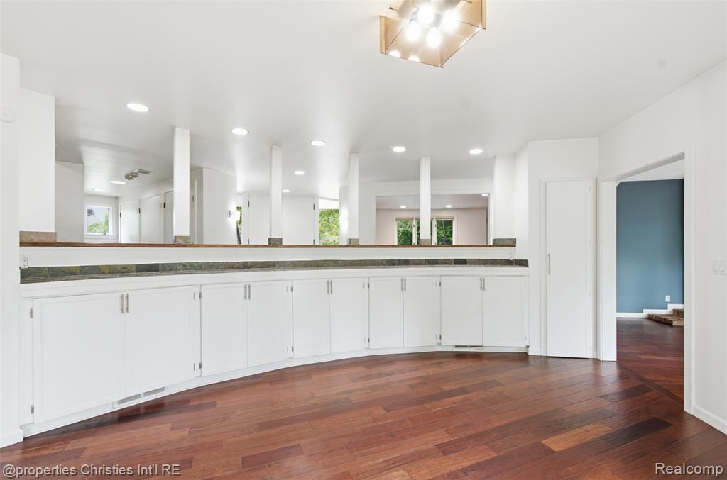 25310 Canterbury Road Property Photo 7