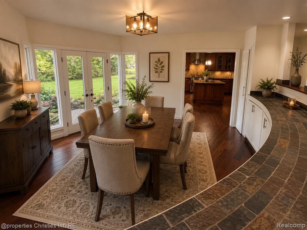 25310 Canterbury Road Property Photo 8