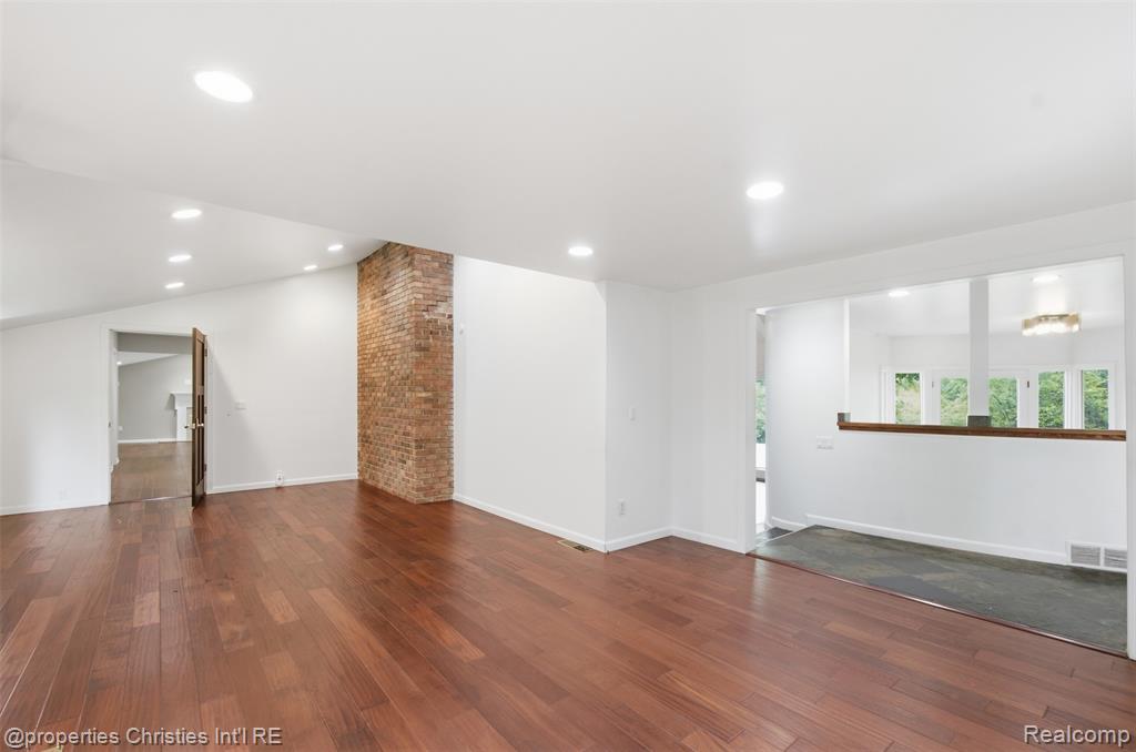 25310 Canterbury Road Property Photo 12