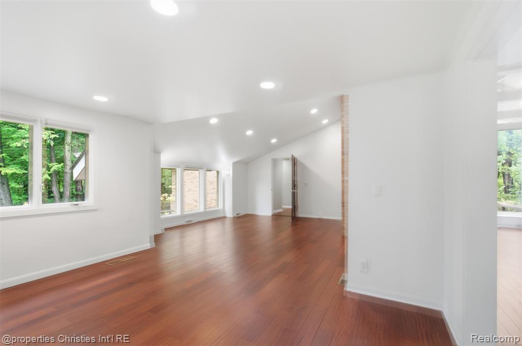 25310 Canterbury Road Property Photo 13