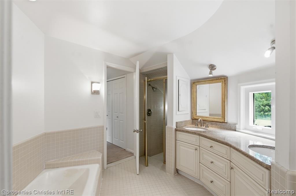 25310 Canterbury Road Property Photo 32