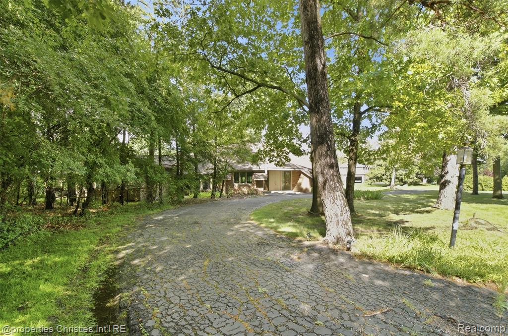 25310 Canterbury Road Property Photo 47