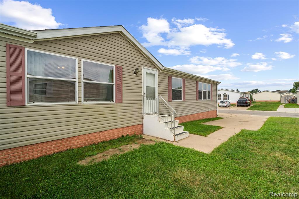885 Tanner Landing Property Photo 2