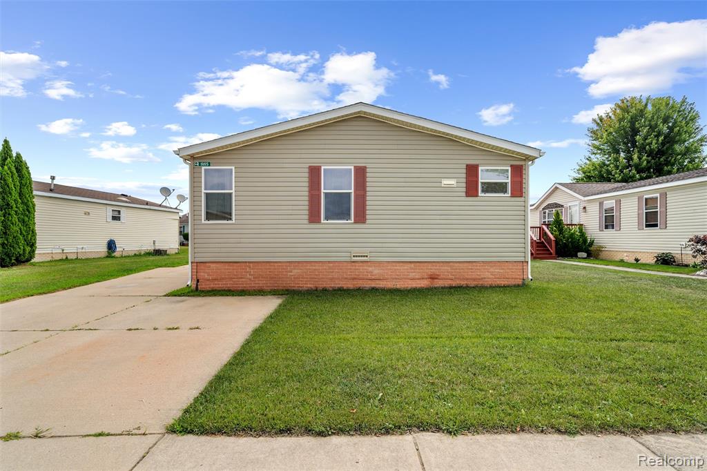 885 Tanner Landing Property Photo 3