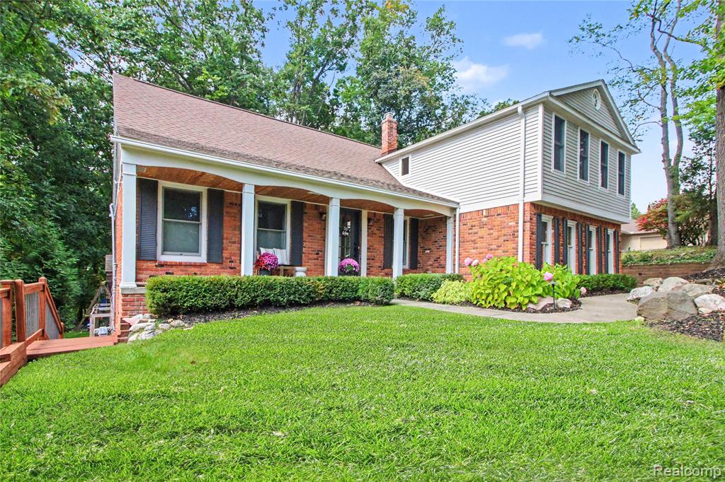 8265 Deerwood Road Property Photo 2