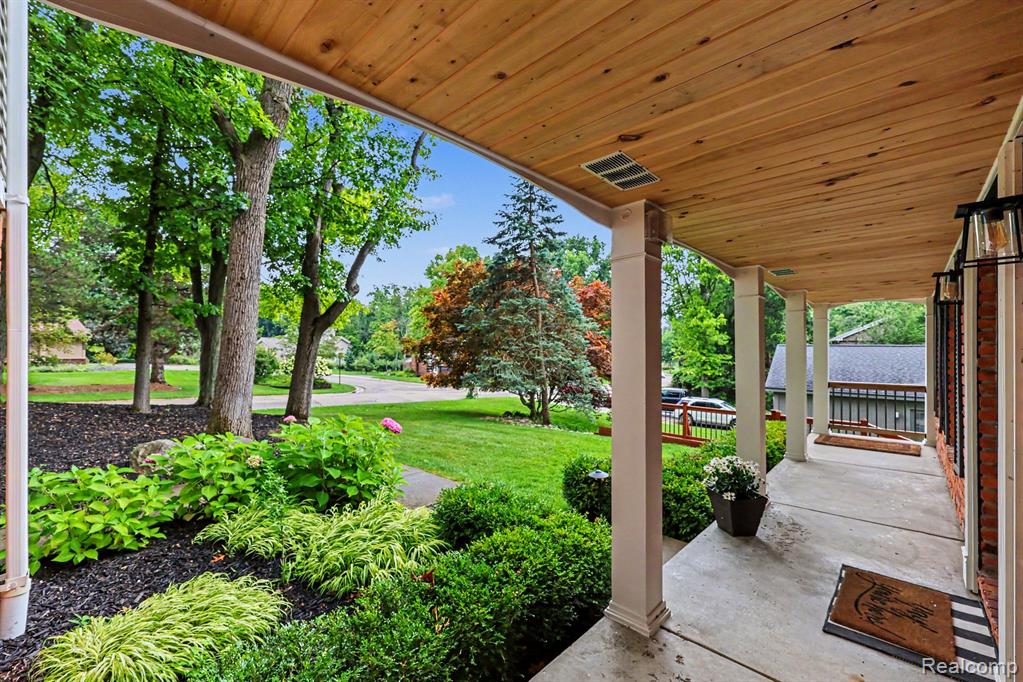8265 Deerwood Road Property Photo 4
